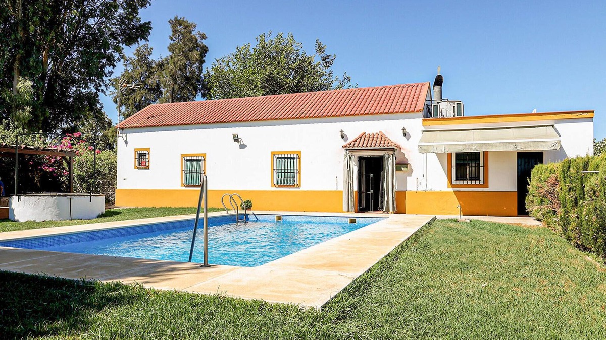 Utrera House | Cozy home in Utrera with swimming pool