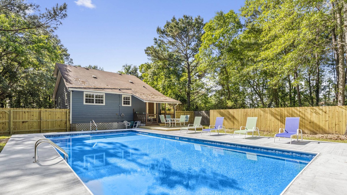 St. Martin House | Cozy home just mins to everything! PRIVATE POOL!