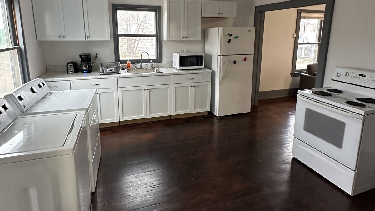 Frontier County House | Cozy Home minuets away from the lakes and I 80 Pet Friendly