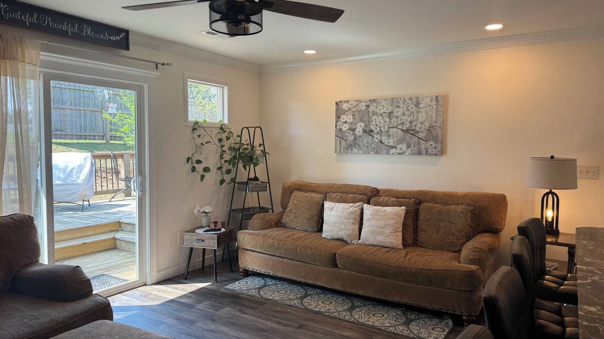 Seymour House | Cozy Home Near The Smokey MTNS & DTW Knoxville. Fall Discounts-130 a night