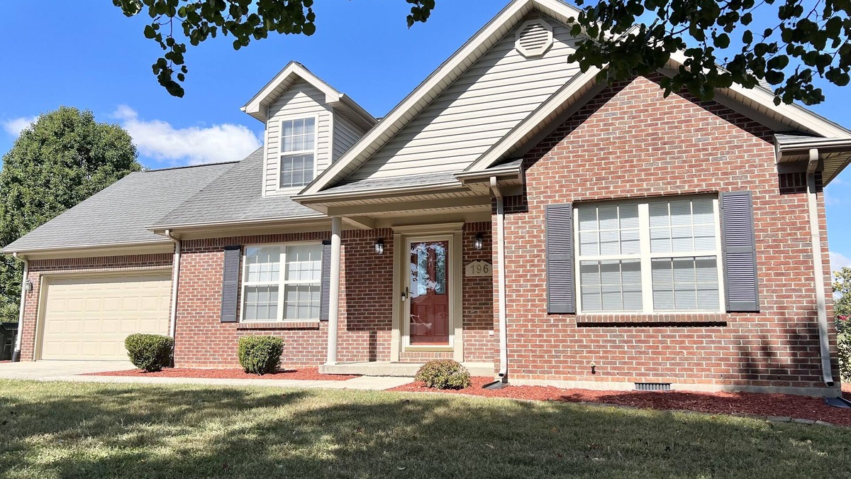 Richmond House | Cozy Home on Golf Course - 6 miles from I-75, Free WiFi