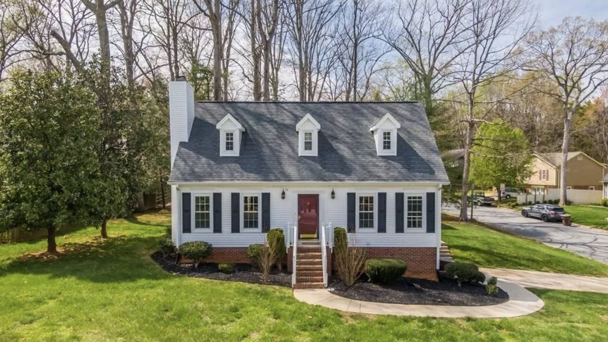 Greensboro House | Cozy Home on Pepperhill