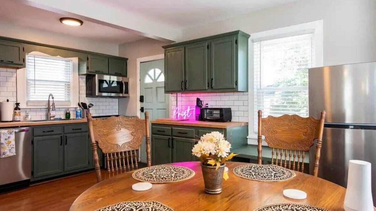 Schnitzelburg House | Cozy Home | Prime Location Near Churchill Downs!