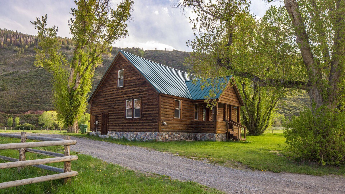 Ridgway House | Cozy Home - Private - Stunning Views - Between Ridgway and Ouray STR2024-039