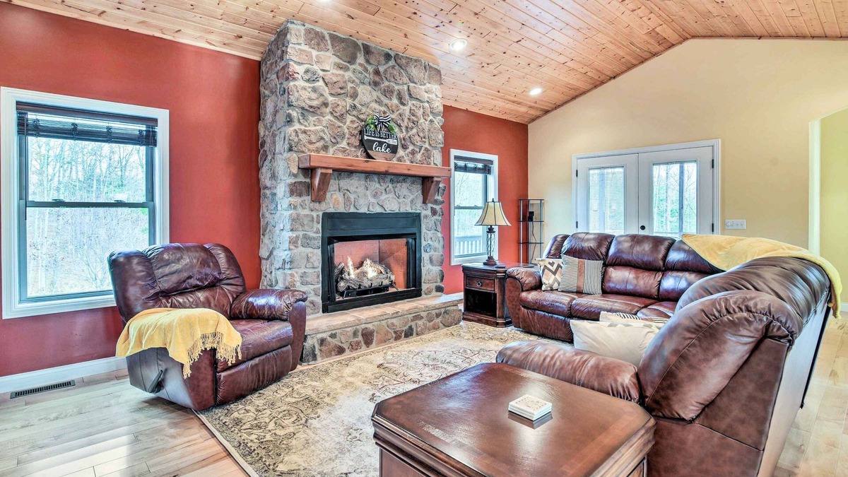Burkesville House | Cozy Home w/Patio, 2 Mi to Dale Hollow Lake!