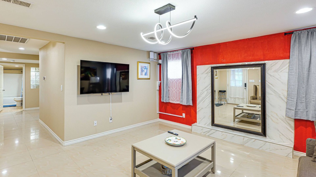 Carlsbad House | Cozy Home w/Patio 24 Miles to Carlsbad Caverns NP