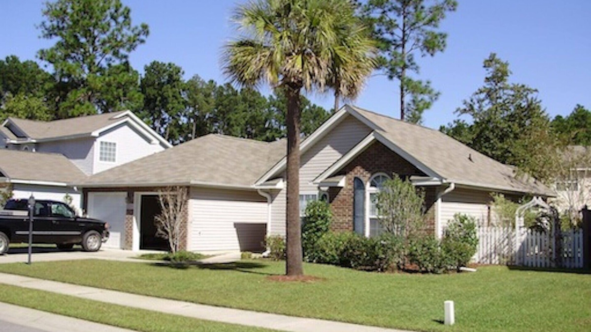 Summerville House | Cozy home with pet safe garden and great location for exploring