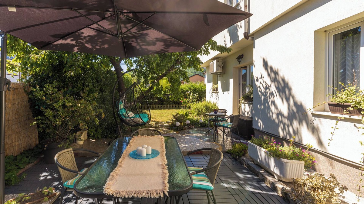 Sarsoni House | Cozy Home with private Garden, Dražice, Croatia