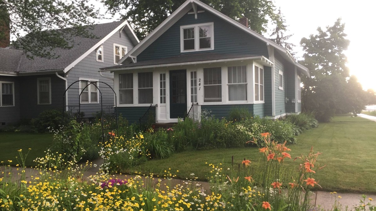 Wisconsin Rapids House | Cozy home with large porch near downtown riverfront, dining and entertainment