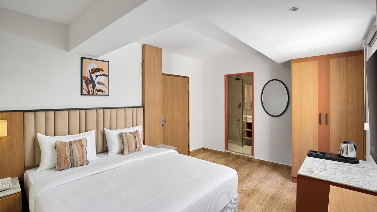 Thousand Lights Hotel | Cozy Hotel Room in heart of the city NR Apollo