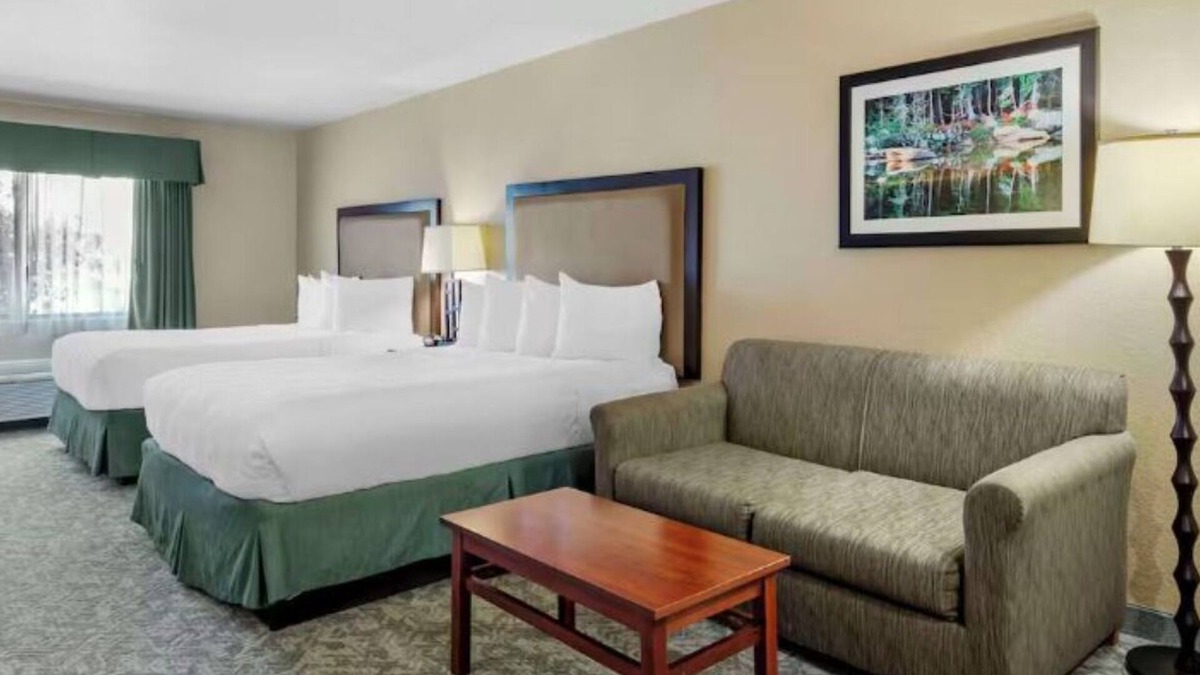 Eagle Hotel | Cozy Hotel w/Indoor Pool, Free Breakfast & Gym – Near Vail & Beaver Creek Ski