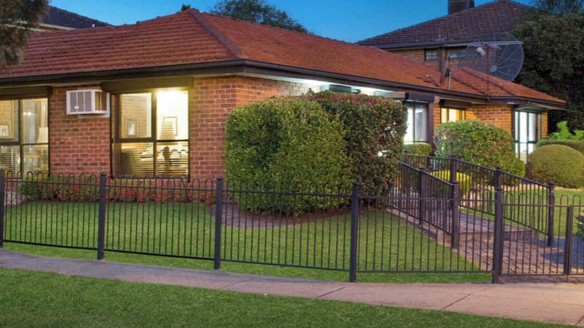Mill Park House | Cozy House 3BD/2BR in Mill ParknDirectly across the road from shopping centre