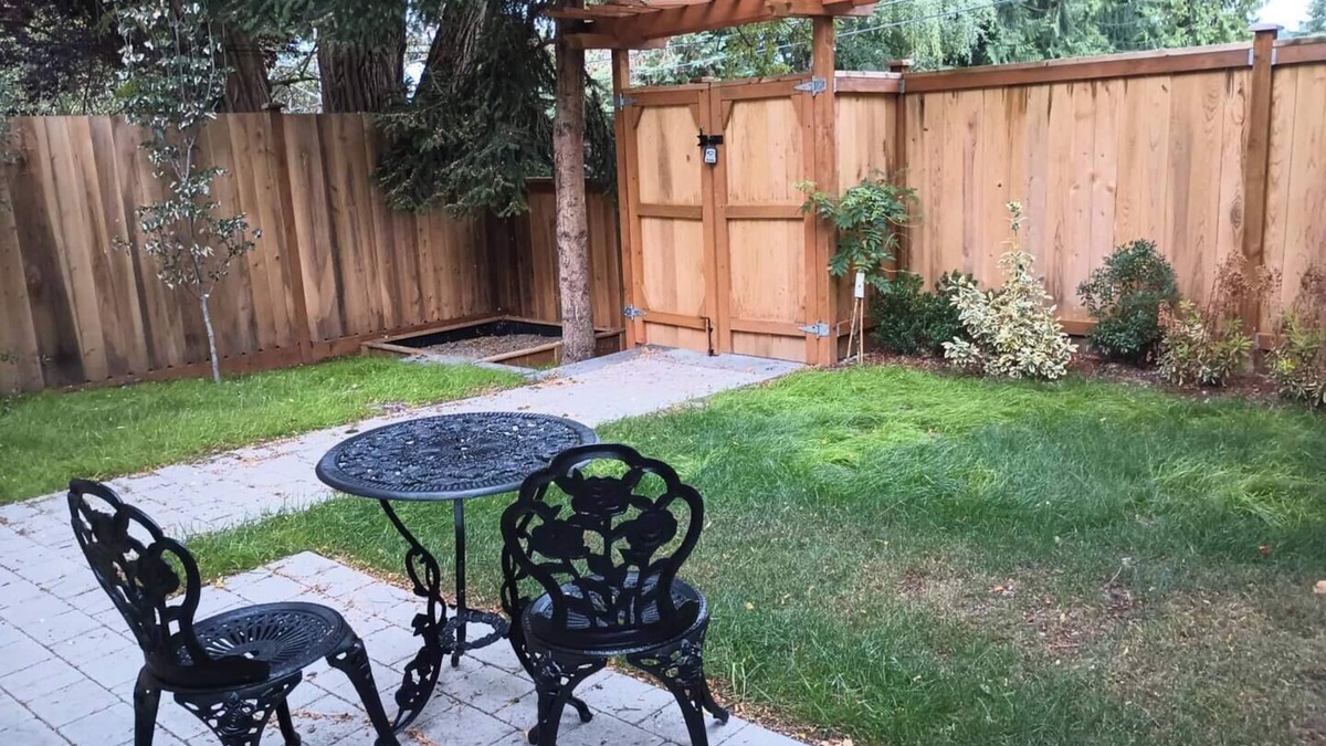 Lake City House | Cozy house close to Lake Washington with AC and a front and back yard