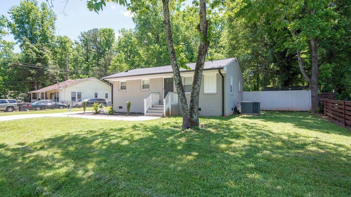 Charlotte House | Cozy house just 10 minutes from downtown charlotte