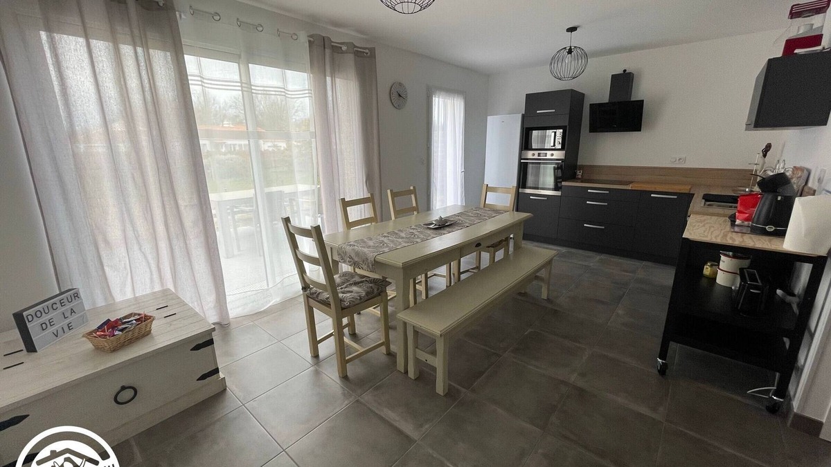 Saint-Reverend Cottage | "Cozy House with Garden, Bike Garage & Modern Amenities, 8km from Beach"