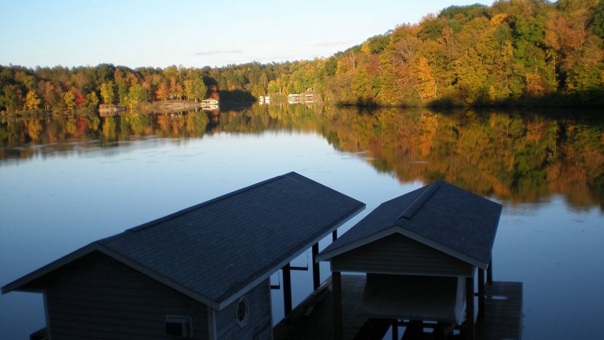 Leasburg Cottage | Cozy Hyco Lake Cottage