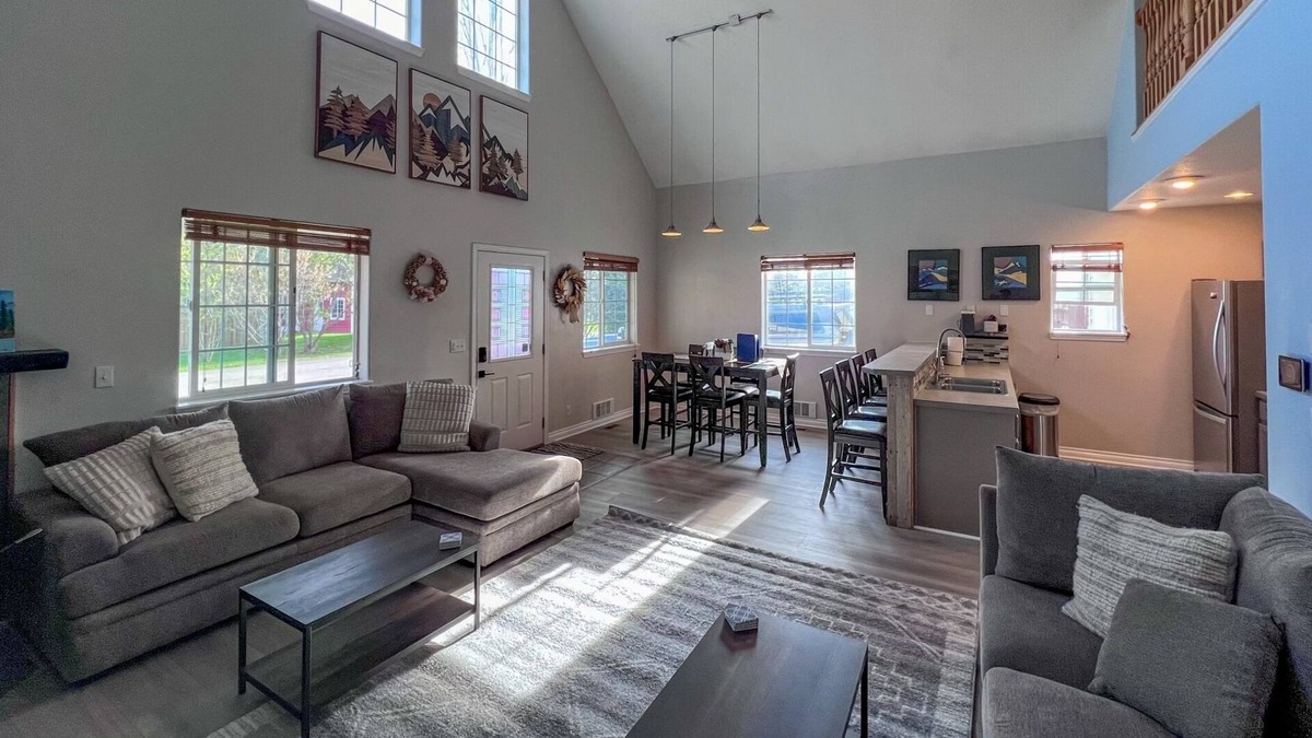 Creekside Meadows House | Cozy Idaho Mountain Cottage- Close to downtown and Targhee Resort AC new in 2023