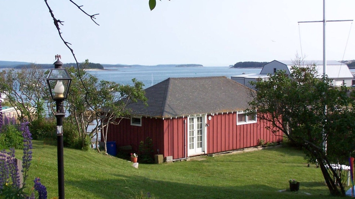 Stonington Cottage | Cozy in-town cottage at harbor's edge w/garden, 4 kayaks, walk to downtown.