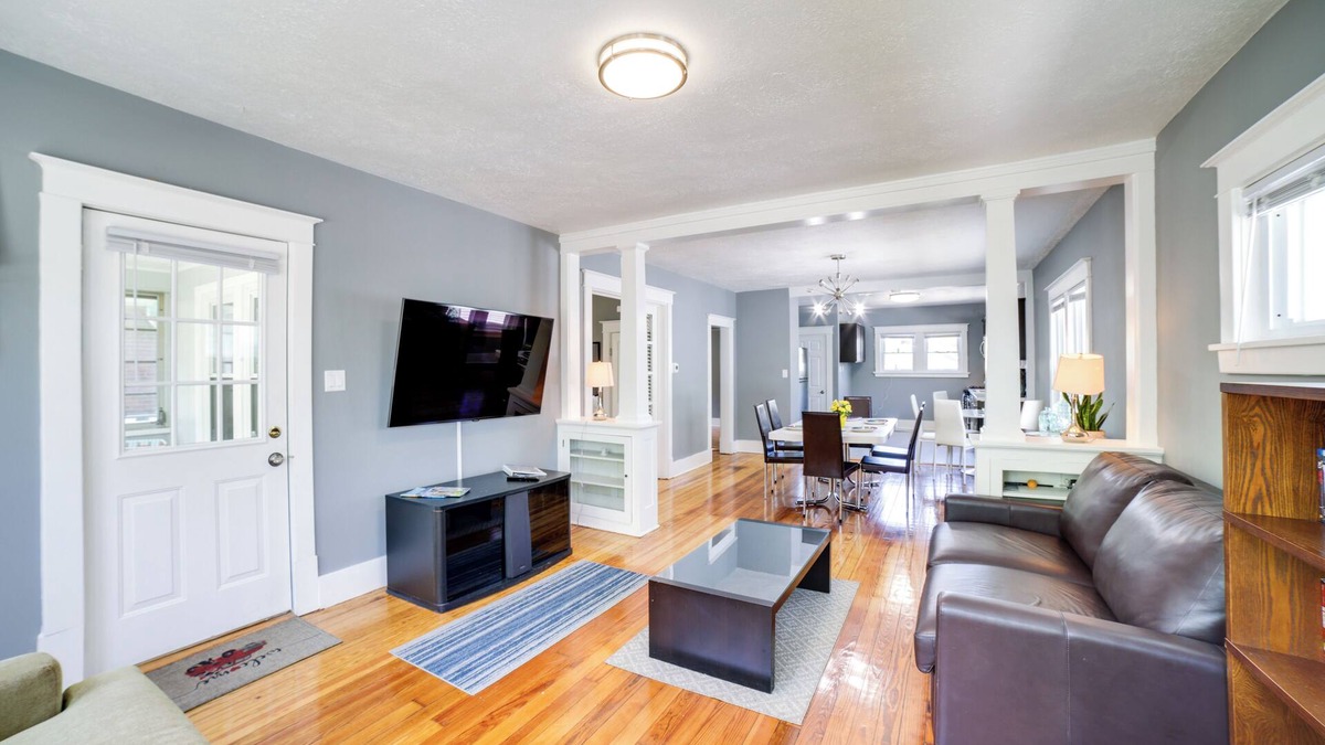 Michigan City Cottage | Cozy Indiana Getaway Near Washington Park Zoo!