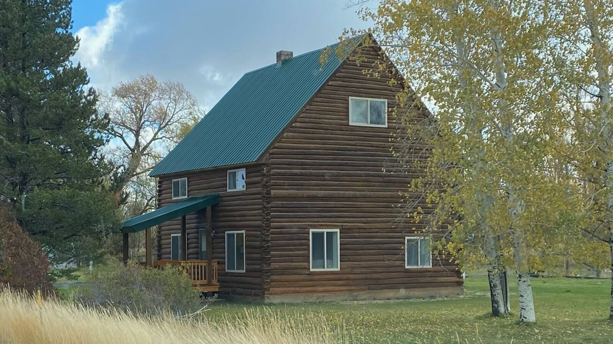 Chester Cabin | Cozy, inviting log cabin near U.S. 20 on the way to Island Park and Yellowstone