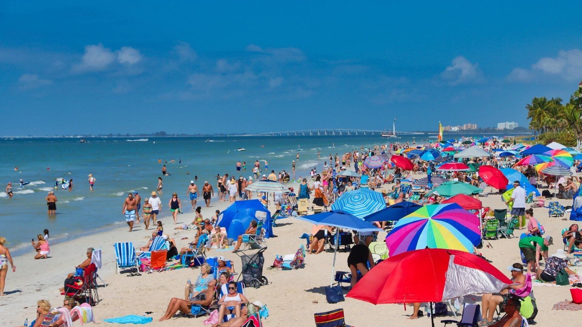 Jacarandas House | Cozy, Inviting, Modern Cape Coral Home with Pool - Sunkissed Coconut