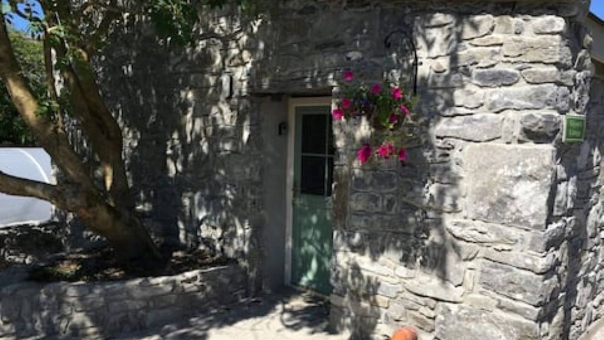 Murroogh Cottage | Cozy Irish cottage, located on the Wild Atlantic Way!