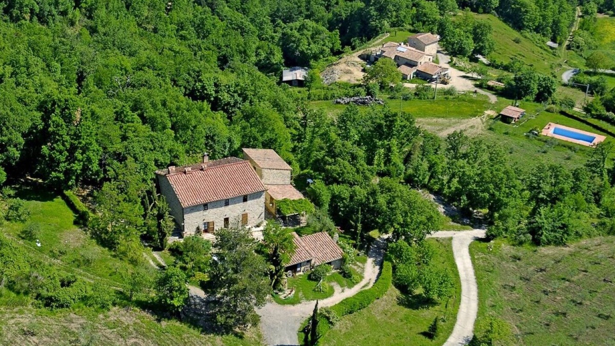 Castelnuovo di Val di Cecina Apartment | Cozy apartment in a beautiful vacation farm