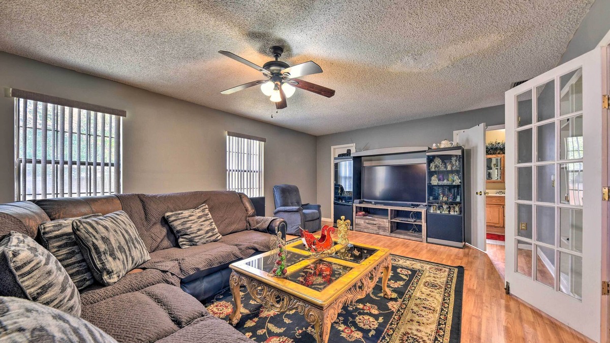 Northside House | Cozy Jacksonville Home w/Yard ~ 8 Mi to Dtwn