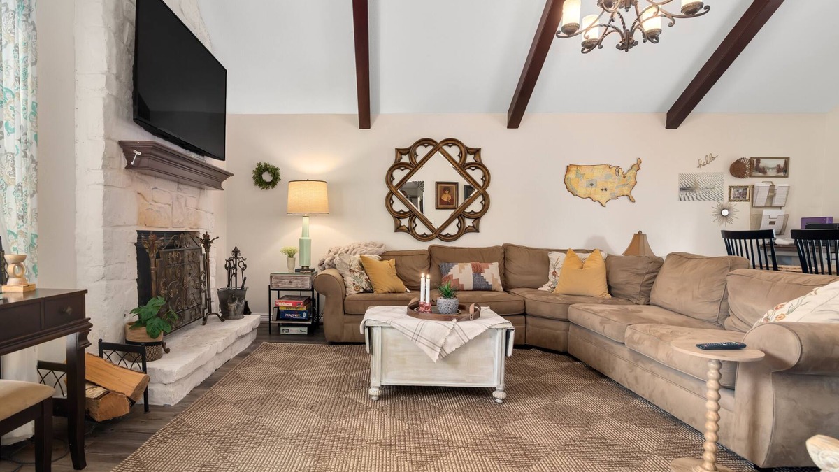 Jenks House | Cozy Jenks Cottage,3 Bed 2 Bath,Pergola,Backyard Oasis, Hot Tub Host With Heart
