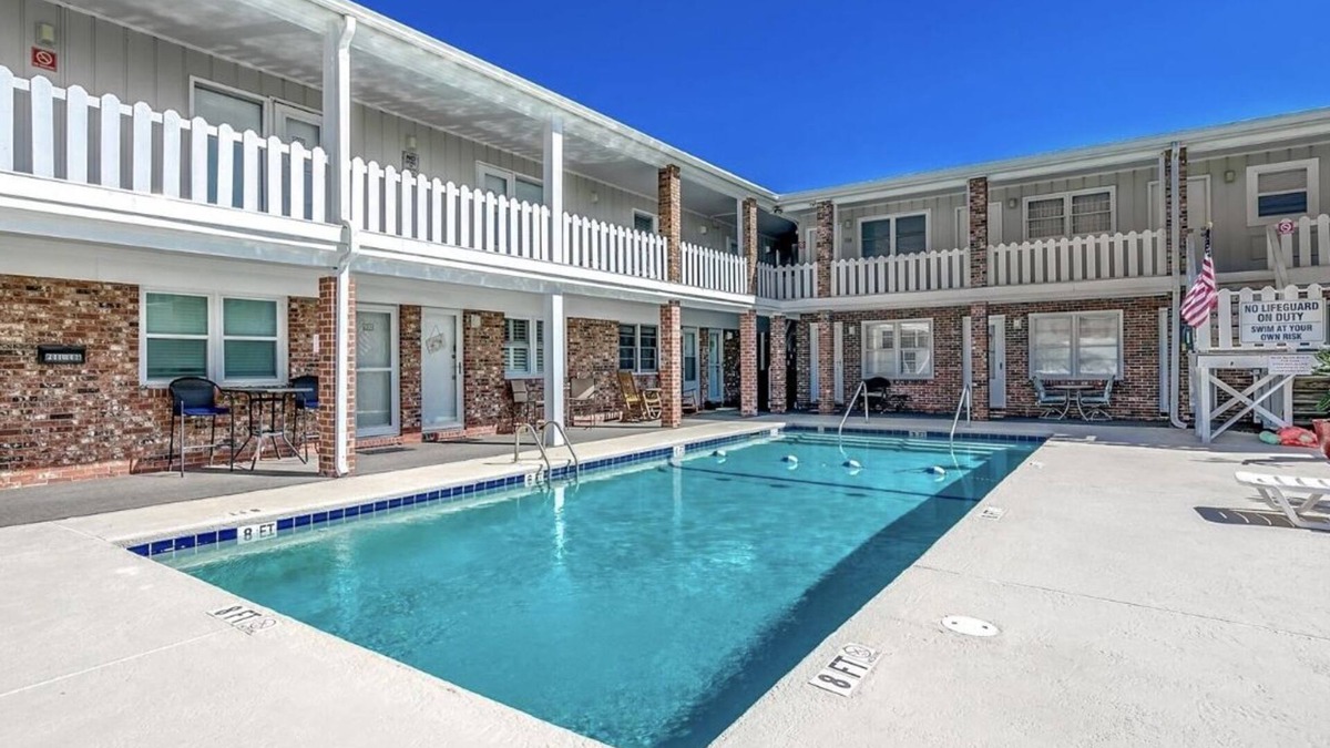 Ash Condo | Cozy! King Bed -Steps from Pool/Beach! AC, WiFi NMB Fiesta Villas 106