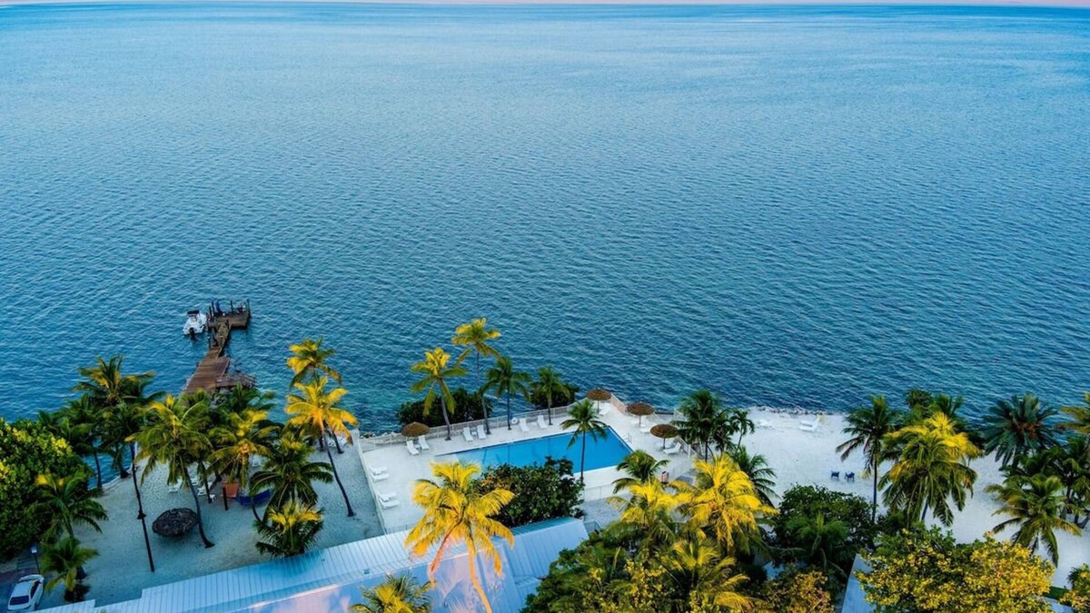 Long Key Hotel | Cozy King Studio by Water: 2 Units w/Fridge, Kayak & Bike & Pool Access, Yoga!