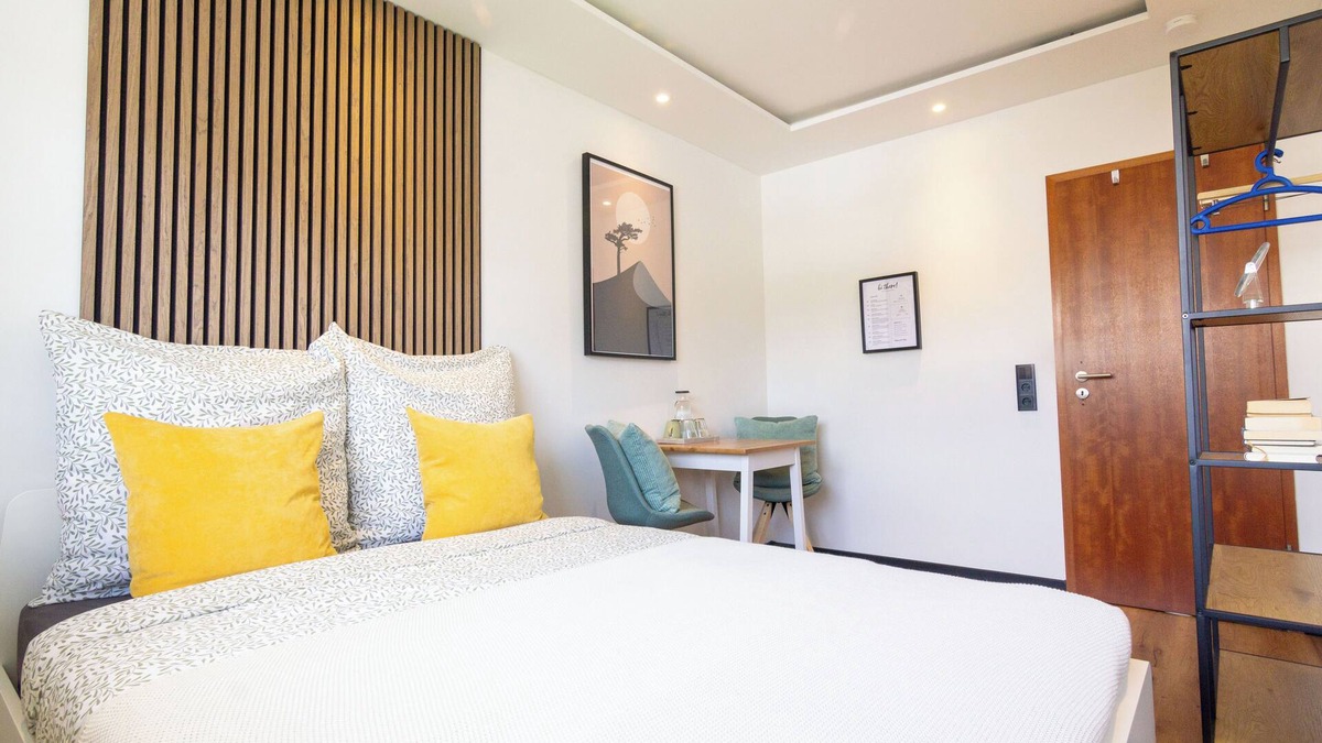 Lind Bed & Breakfast | Cozy Kyōto | Guest room in a homestay near airport, DLR ESA, trade fair & city