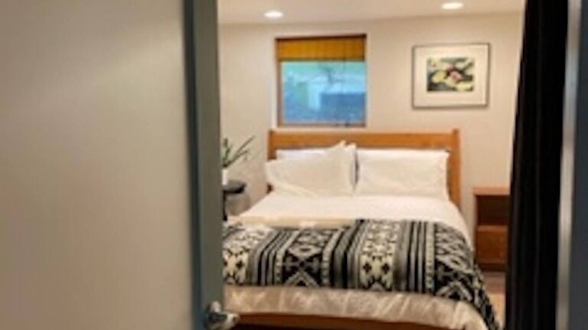 King Apartment | Cozy Lair-a close-in studio in a welcoming, safe and walkable neighborhood.