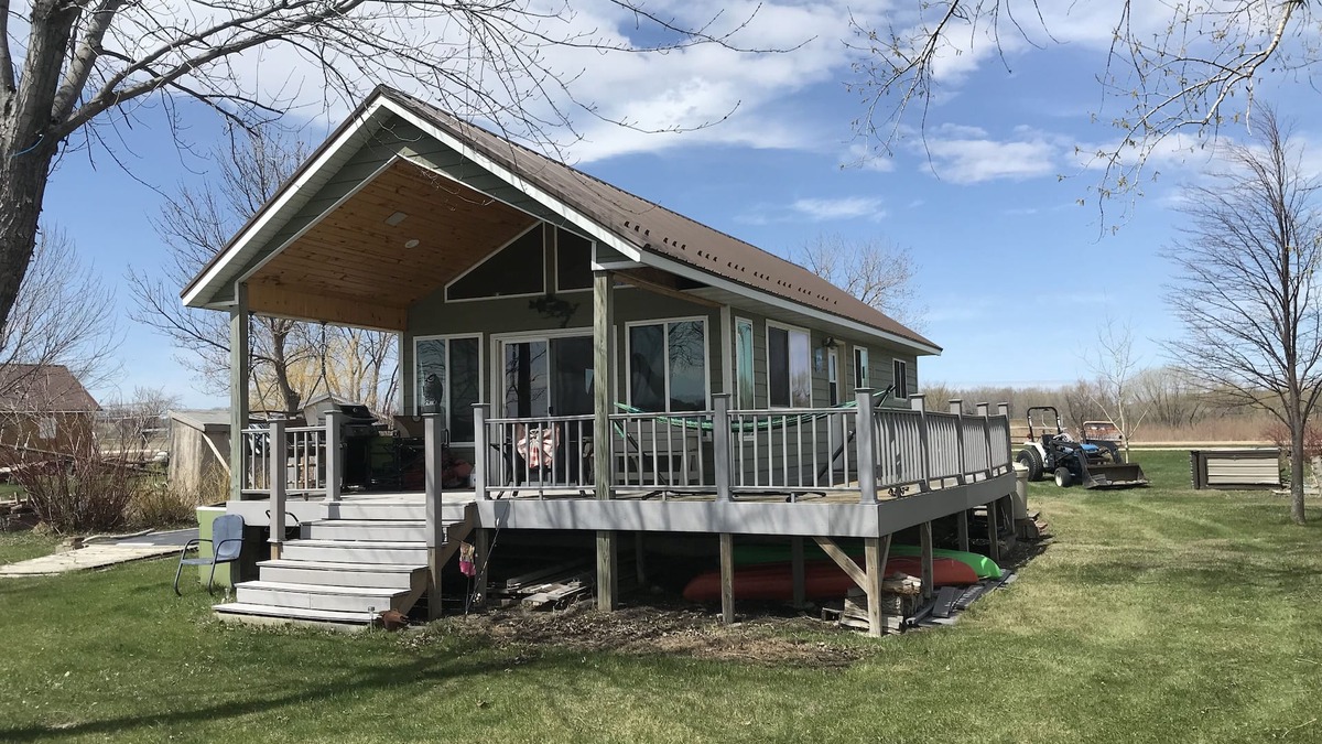 Sisseton Cabin | Cozy lake cabin on Lake Traverse.