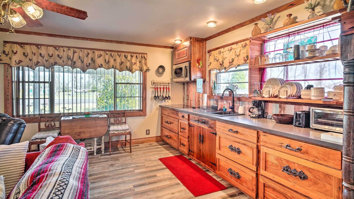 Prien Apartment | Cozy Lake Charles Studio w/Golf Course Views