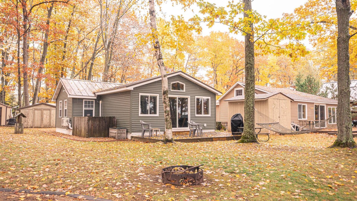 Elcho Cottage | Cozy Lake Front Cottage, Escape with Amenities