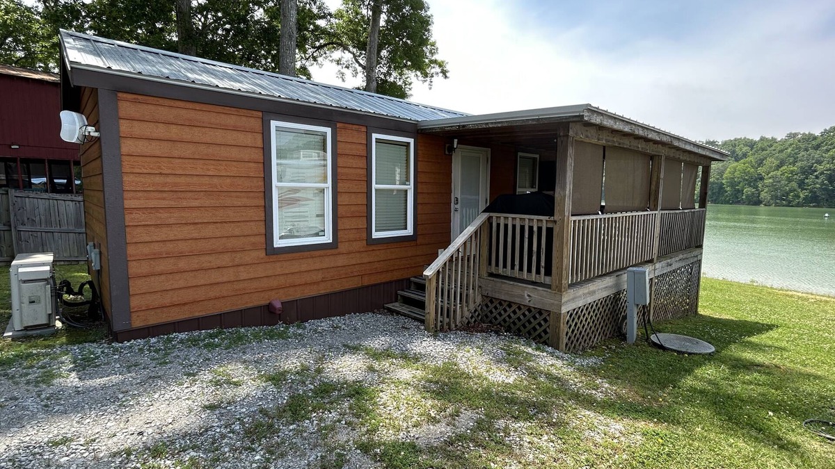 Dandridge Cabin | Cozy Lake Front Park Model on Douglas Lake! Close to area attractions!