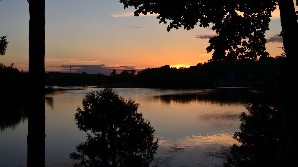 Kiel House | Cozy lake house, less than 1 hour from Lambeau Field and the 2025 NFL draft.