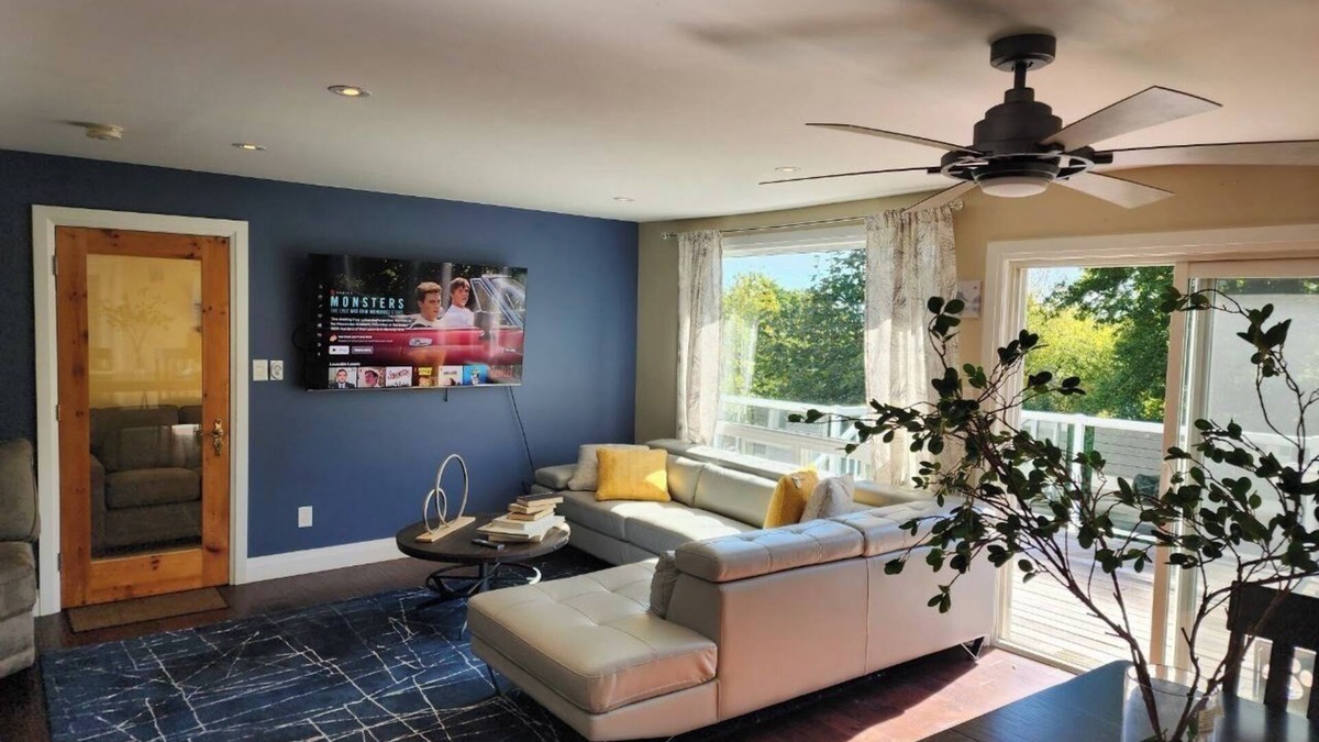 Oro-Medonte House | Cozy Lake Simcoe Retreat: Beach, Skiing, & Relaxation Minutes from Barrie!