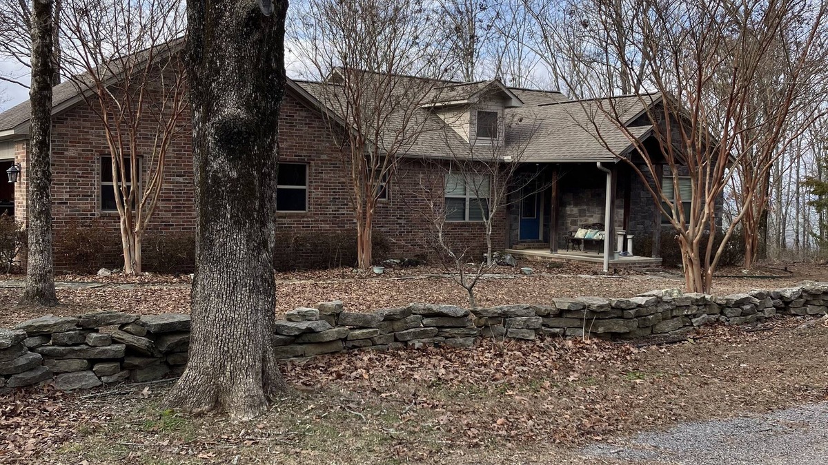 Bee Branch House | Cozy lake view 2-bedroom house with WiFi, AC in lovely Bee Branch