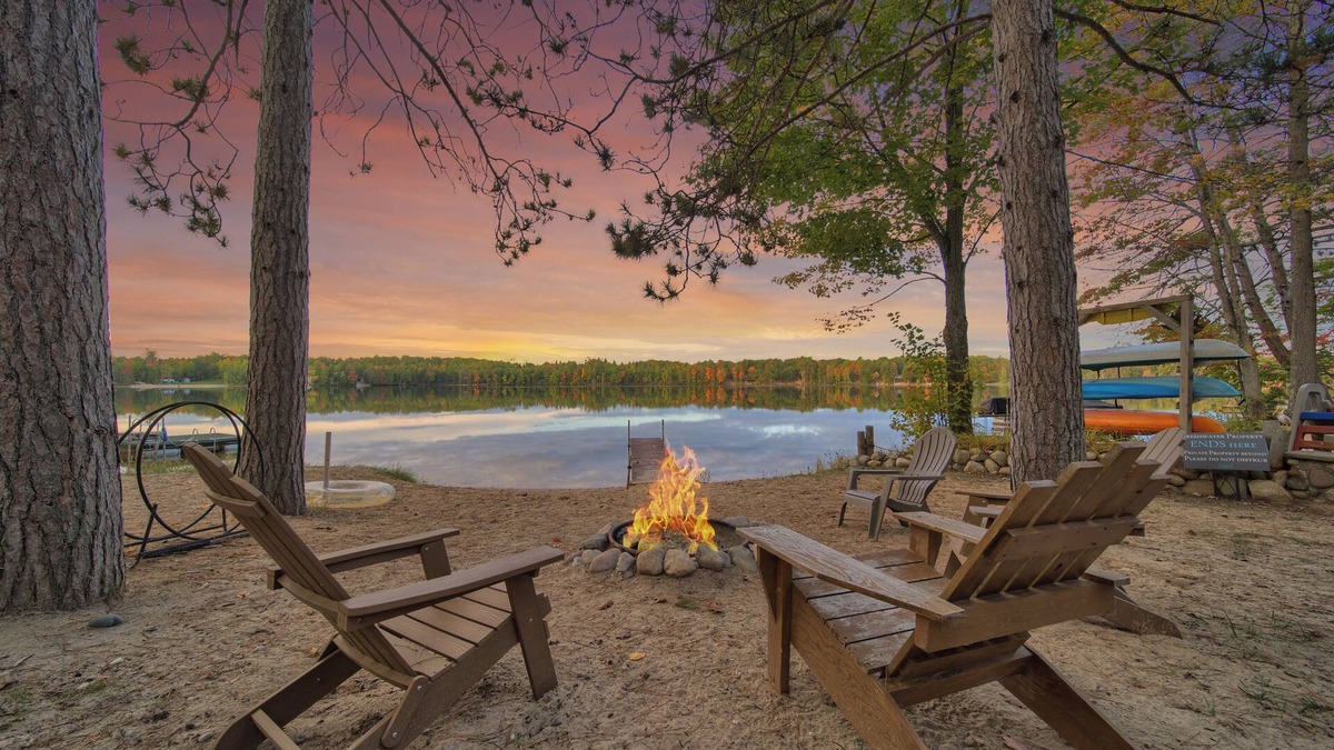 Hawks House | Cozy lakefont, slps 6, w/firepit