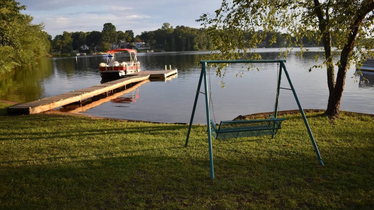 Inman Apartment | Cozy Lakefront Apartment