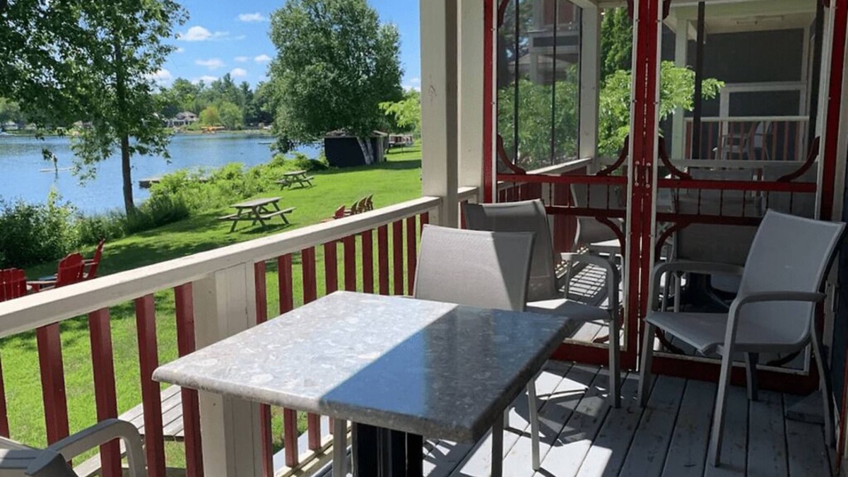 Port Stanton Cottage | Cozy Lakefront Cottage for the Ultimate Getaway