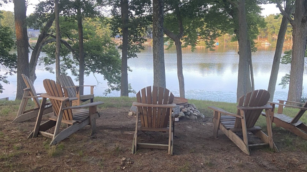 Twin Lake Cottage | Cozy lakefront cottage on all sports Hart Lake