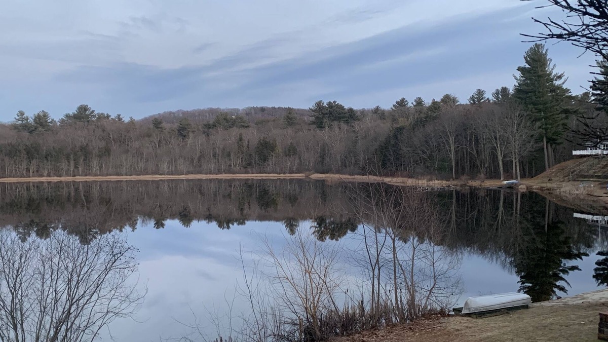 Wilbraham House | Cozy Lakefront Cottage