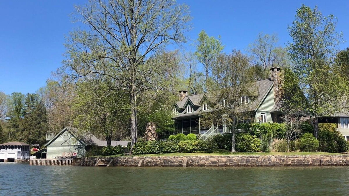 Tuxedo House | Cozy, Lakefront Home - Lake Summit