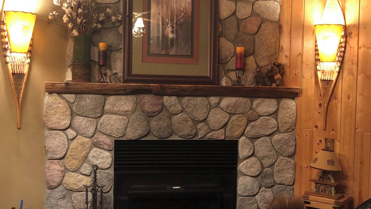 Two Harbors Cabin | Cozy Lakehome Retreat In Wooded Setting 50 Feet From The Shore Of Lake Superior