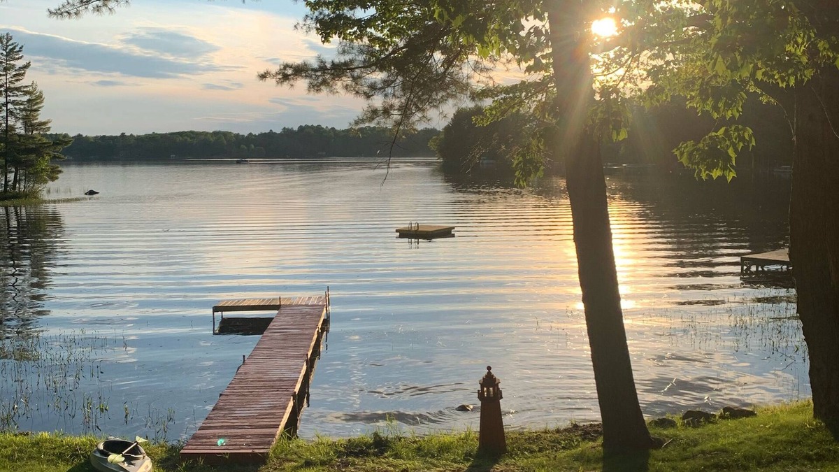 Rhinelander House | Cozy Lakehouse retreat on beautiful Wildflower Bay