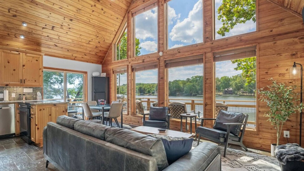 Jones Mills Cabin | Cozy Lakeside Cabin + Swim Dock + Kayak + Canoe