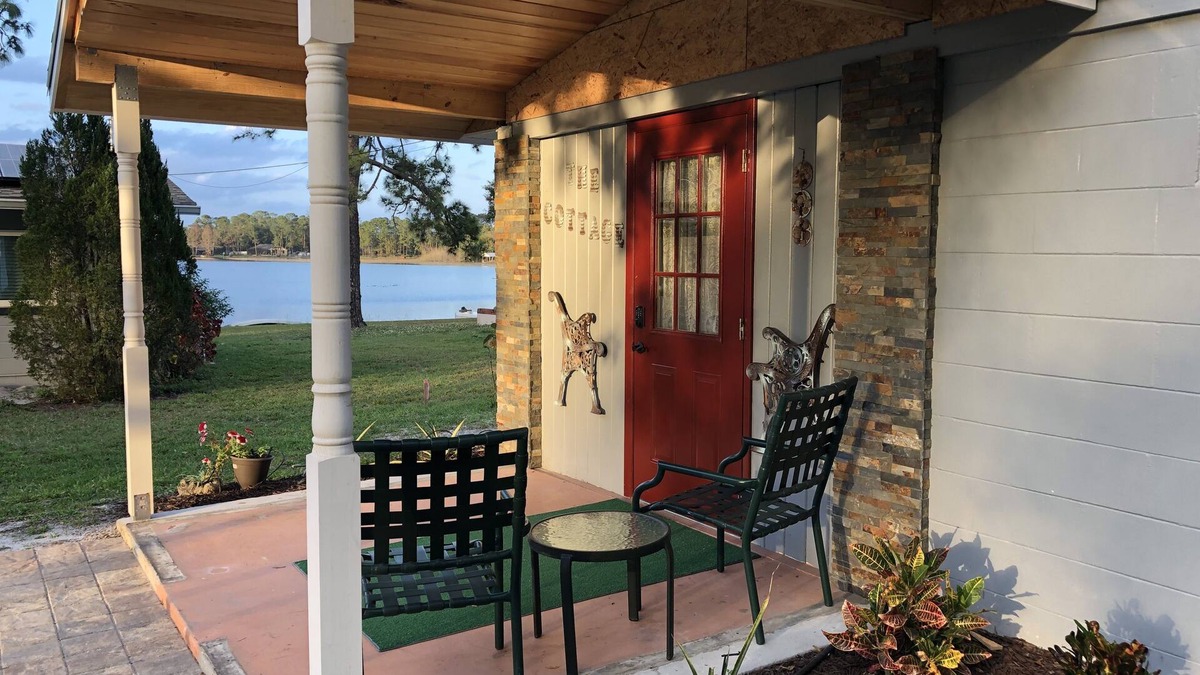 Lake Mary Cottage | Cozy Lakeside Cottage